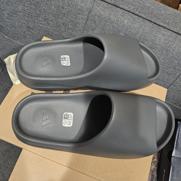 NEW Adidas Yeezy Slide ID2350 Slate Grey size 14 new with boxPurchased from Adi - Picture 3 of 9